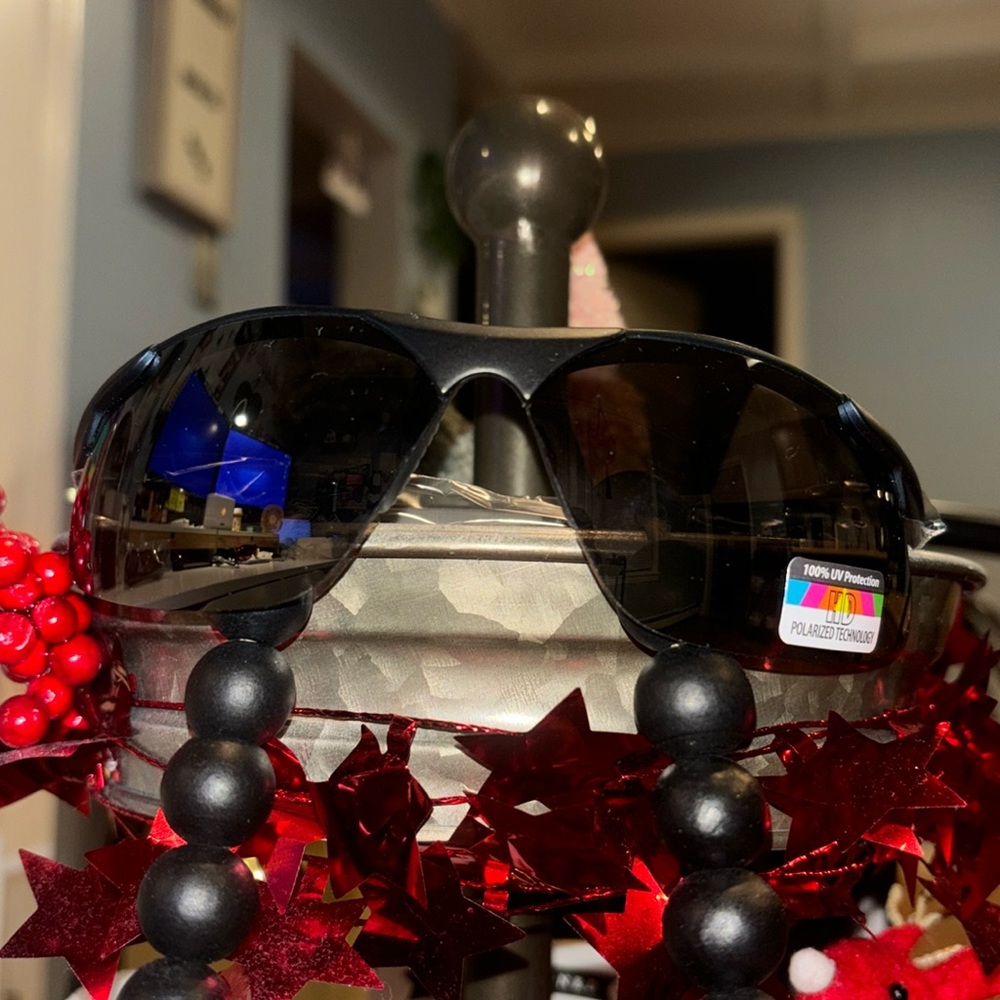 Men’s sunglasses with polarized technology